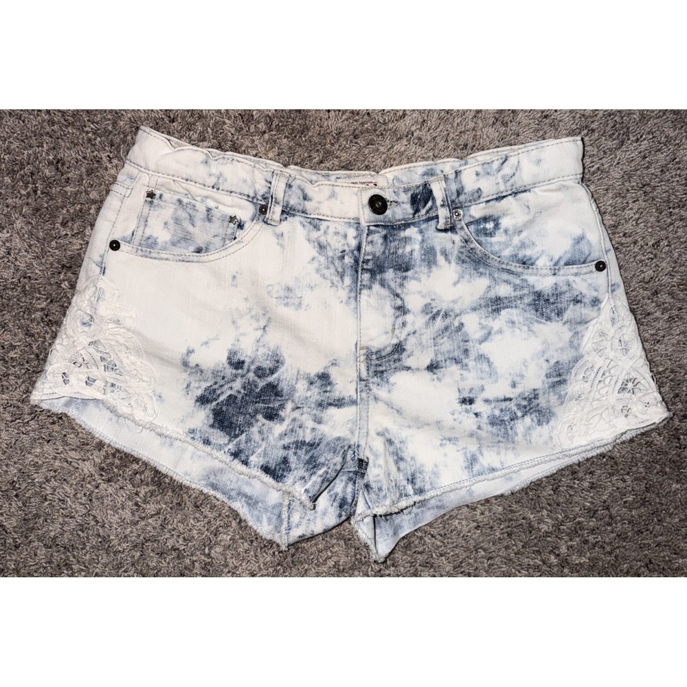 Mudd Acid Light Wash Lace Trimmed Denim Shorts Womens Size 13 Cutoff Distressed